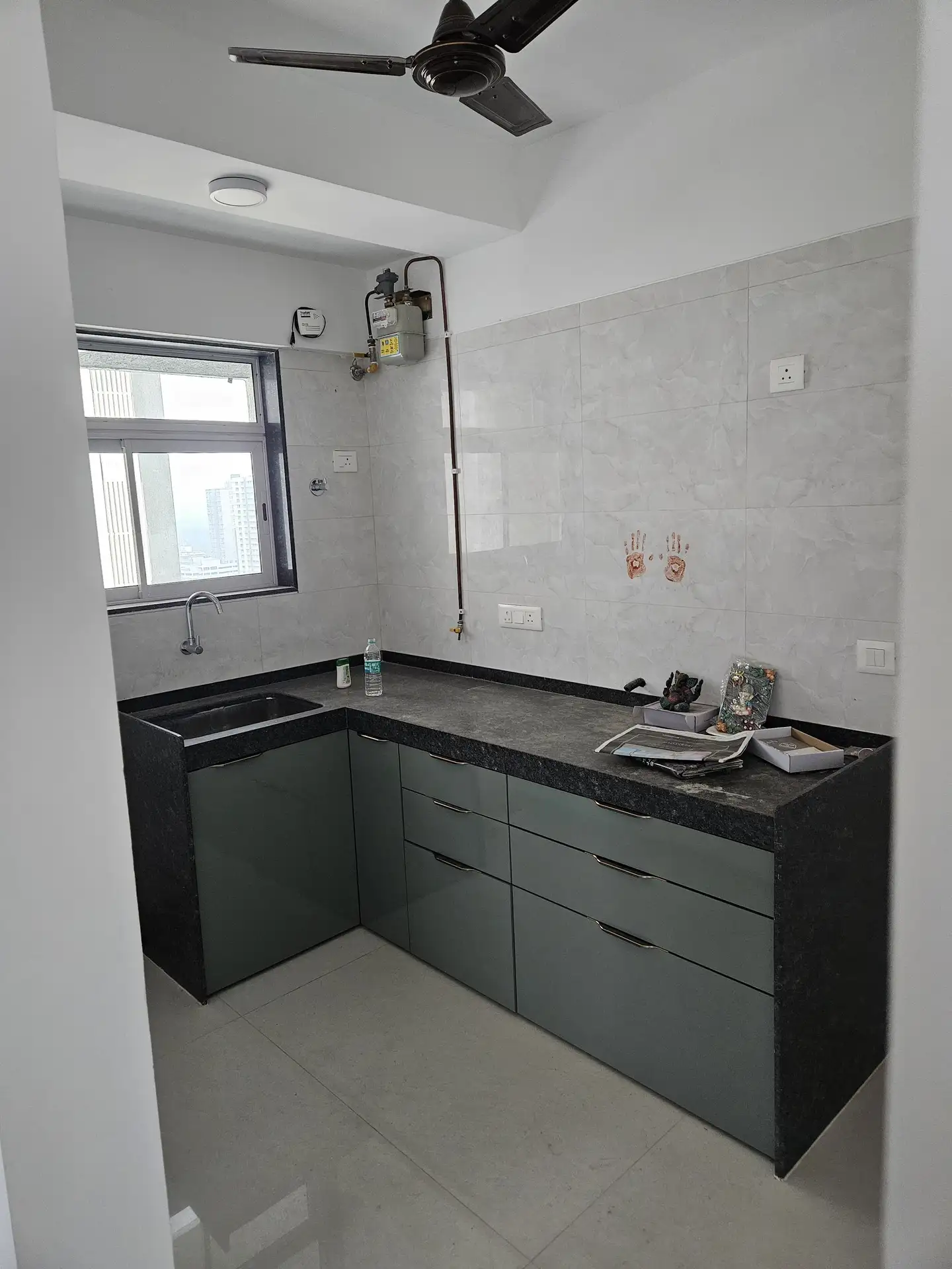 1 BHK Flat for Rent in Empire Tower, Malad East